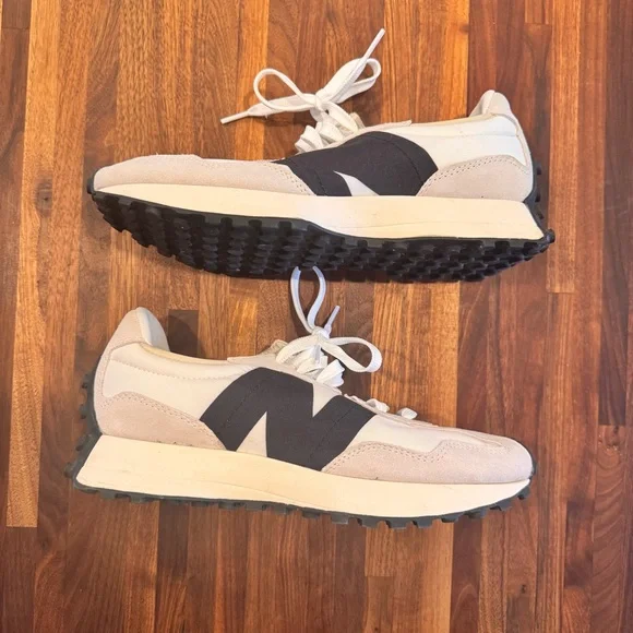New Balance 327 Lifestyle White and Black Sneakers - Picture 6 of 10